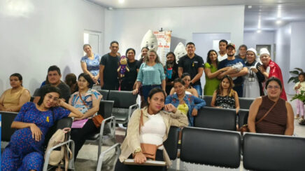 Agosto Dourado: teatro orienta famílias sobre amamentação em Porto Velho