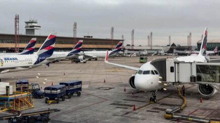 Anvisa atualiza regras de segurança sanitária para aeroportos e aeronaves no Brasil
