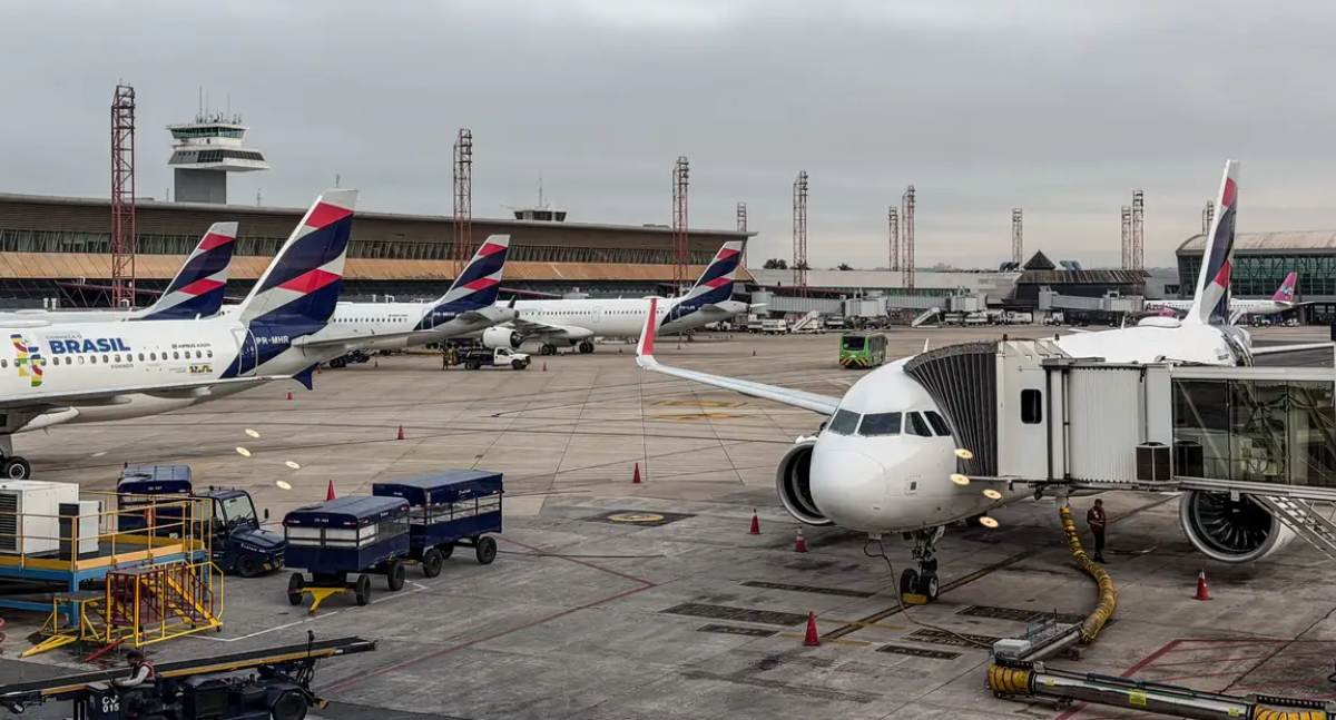 Anvisa atualiza regras de segurança sanitária para aeroportos e aeronaves no Brasil