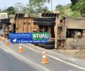 Caminhão carregado com bovinos tomba em rotatória do Anel Viário de RO