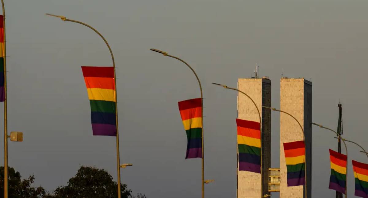 Candidaturas LGBT+ batem recorde histórico para as eleições gerais de 2026