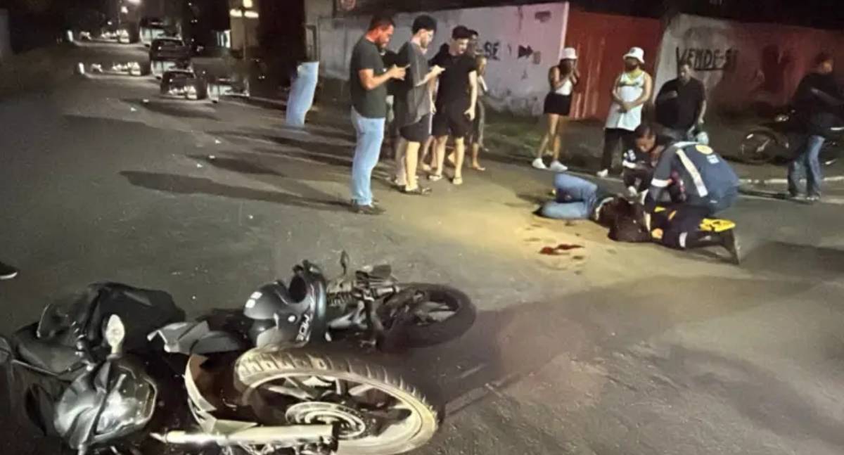 Colisão entre carro e moto deixa motoboy em estado grave no Centro de Porto Velho