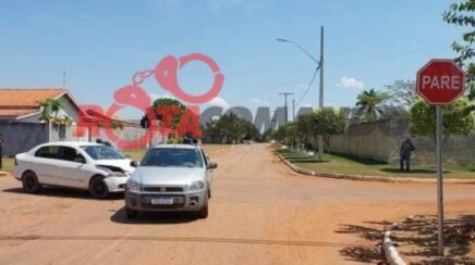 Colisão entre carros é registrada na Avenida Tiradentes em RO