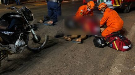 Colisão entre duas motocicletas deixa condutor ferido no cruzamento da avenida Carlos Gomes