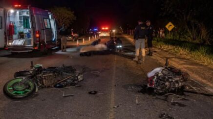 Colisão entre duas motos e caminhonete deixa dois mortos em rodovia de Rondônia