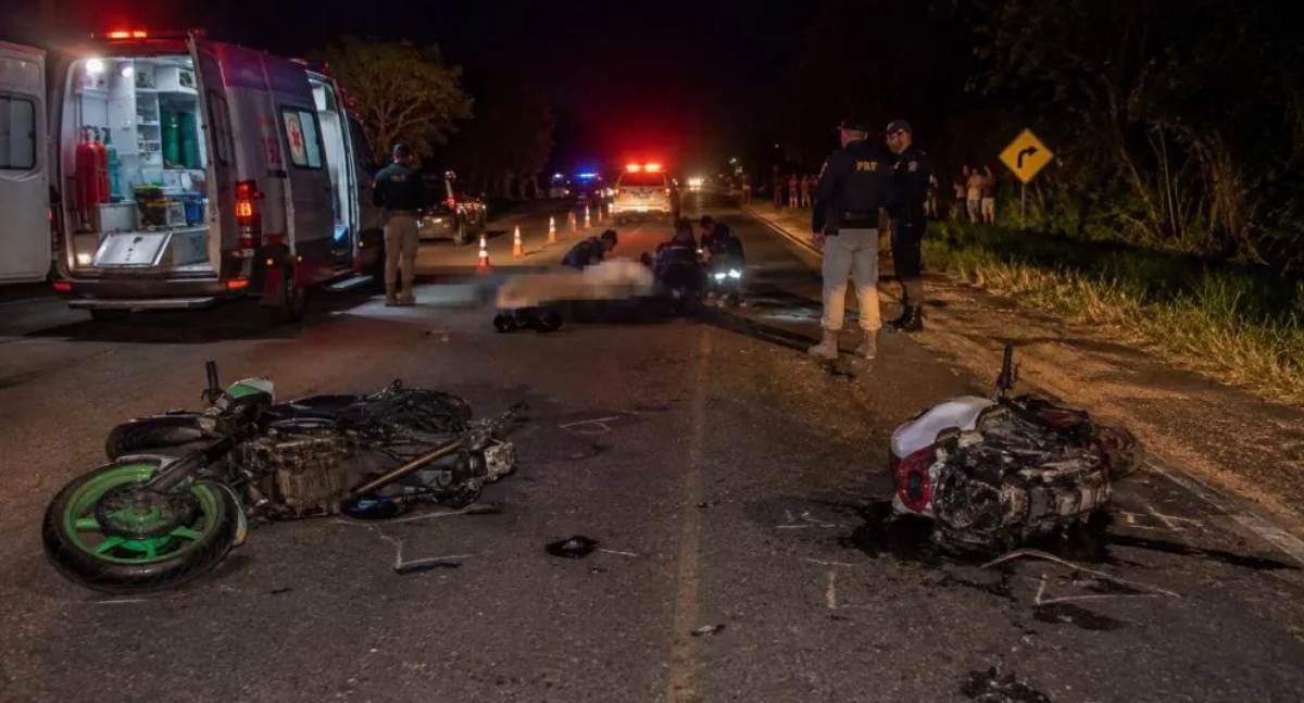 Colisão entre duas motos e caminhonete deixa dois mortos em rodovia de Rondônia