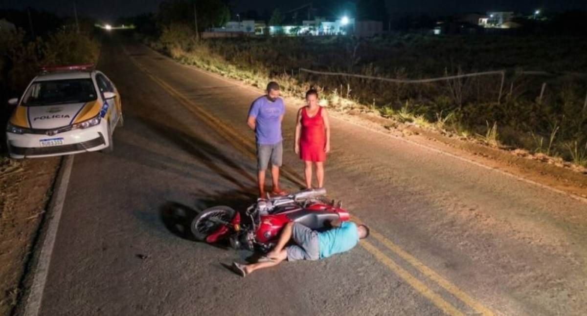 Colisão entre moto e bicicleta deixa duas pessoas feridas na zona rural de RO