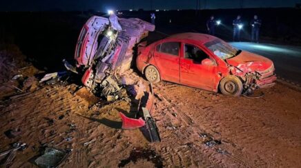 Colisão frontal entre carros na zona rural deixa motorista ferida e causa tombamento de veículo em RO