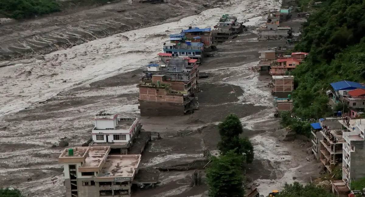 Desastre na fronteira entre Nepal e Tibete deixa pelo menos 95 mortos e centenas de desaparecidos após enchentes