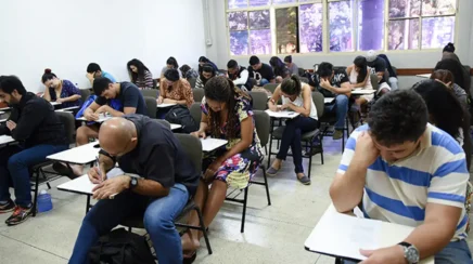 Encceja 2026 tem provas aplicadas neste domingo em todo o país