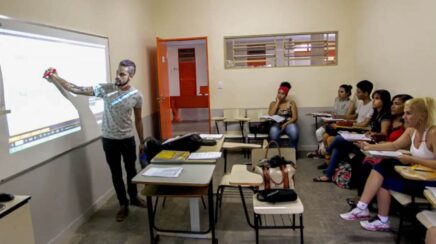 Estudantes nascidos em maio e junho recebem nova parcela do programa Pé-de-Meia