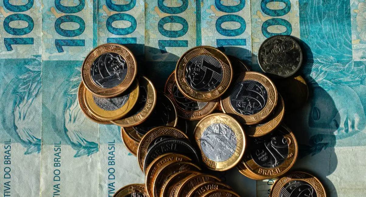 Governo eleva previsão para o salário mínimo e projeta valor de R$ 1.741 para o próximo ano