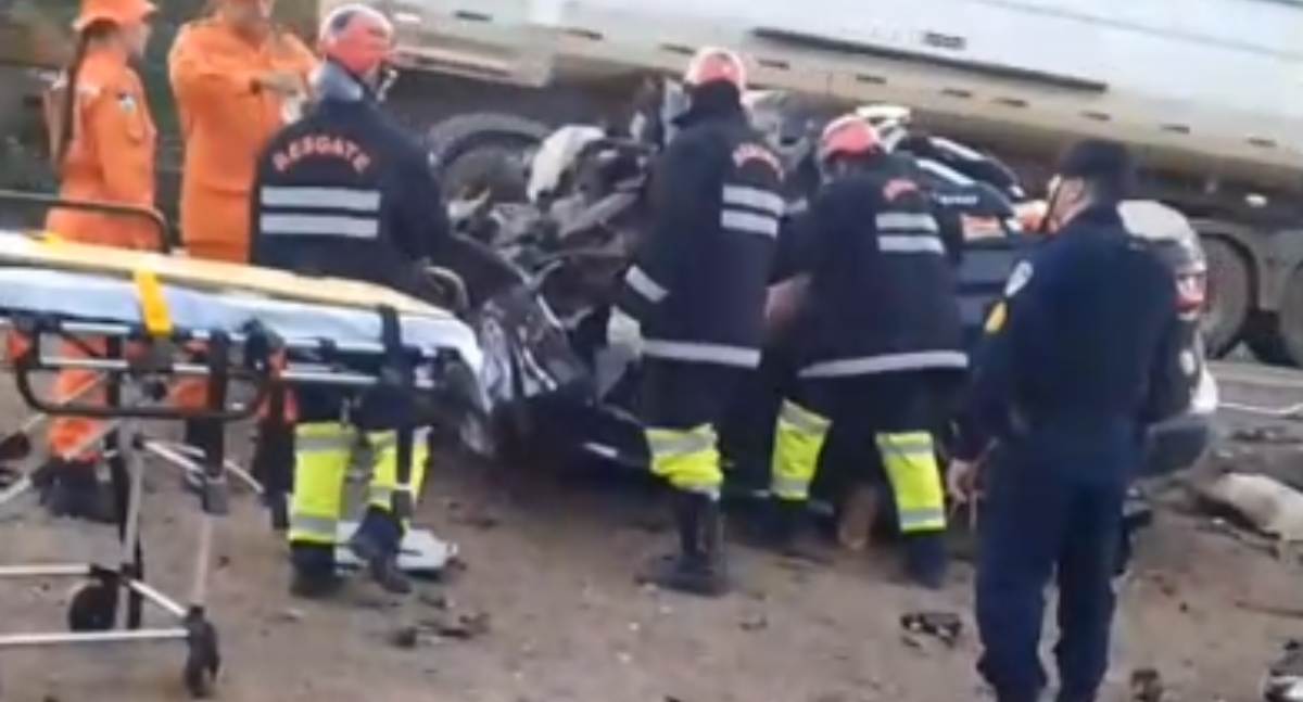 Grave acidente entre carro e carreta deixa quatro mortos e feridos na BR-364
