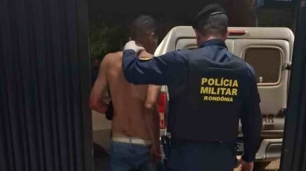Homem é preso após ameaçar a mãe e se ferir com faca em Porto Velho