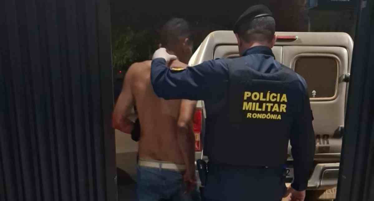 Homem é preso após ameaçar a mãe e se ferir com faca em Porto Velho