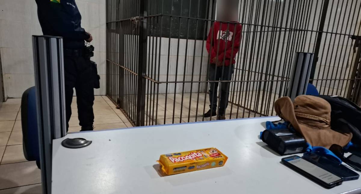 Homem é preso em flagrante ao furtar pacote de doce em supermercado na capital