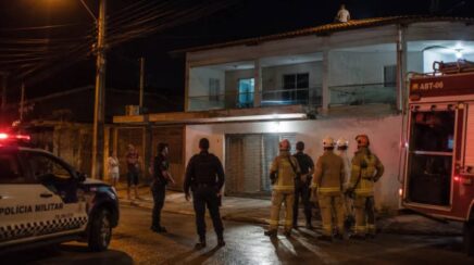 Homem é resgatado após subir em telhado durante a madrugada em Ji-Paraná