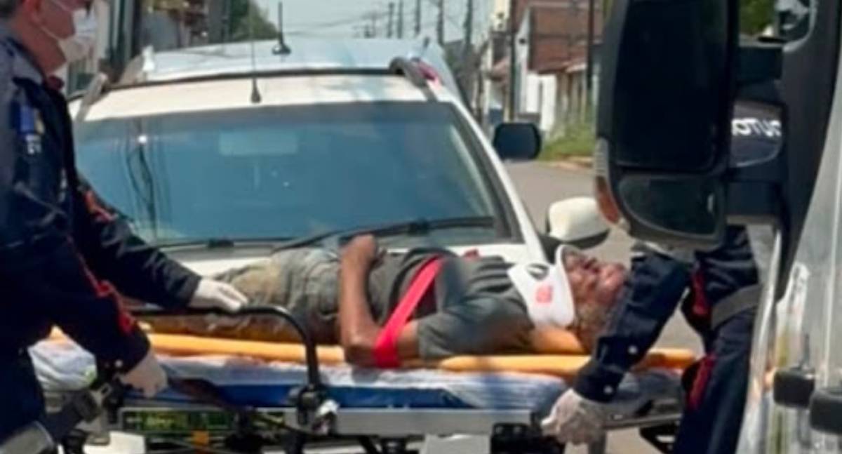 Homem fica em estado grave após sofrer descarga elétrica e cair de poste no bairro Aponiã