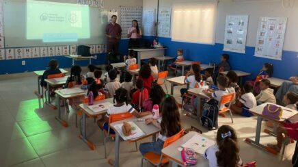 Jaru promove atividades educativas com alunos do Pré I e Pré II da escola municipal Gabriel Balmant