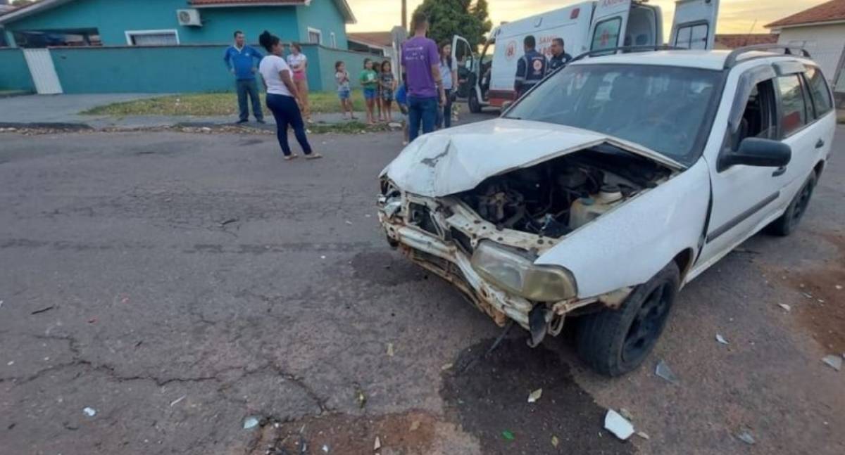 Mulher fica ferida após colisão entre dois carros no centro de Alvorada do Oeste