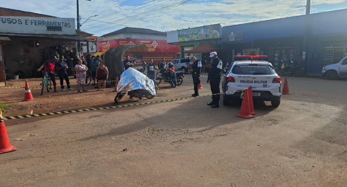 Mulher morre após passar mal e deitar sobre painel de moto em cruzamento no bairro JK em Porto Velho