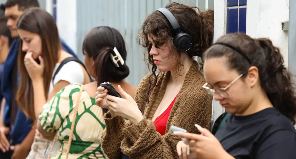 Pesquisa aponta desigualdades na formalização e planos de trabalho de jovens brasileiros