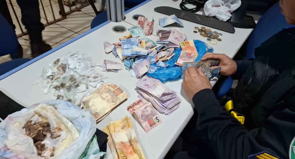 Polícia Militar apreende arma, drogas e colete balístico furtado da Polícia Penal em Porto Velho