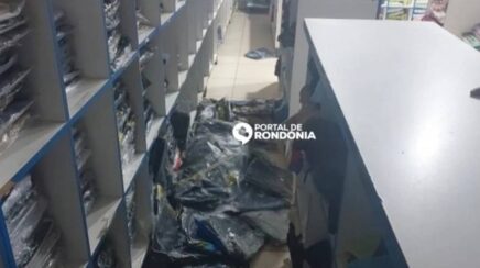 Quatro suspeitos arrombam loja e furtam roupas na Zona Leste de Porto Velho