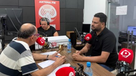 Samuel Costa defende reforço da segurança pública e combate às facções em entrevista na Antena Hits 102 FM