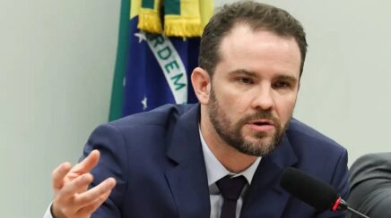Secretário-executivo da Fazenda defende abertura comercial e segurança fiscal em meio a tensões com EUA