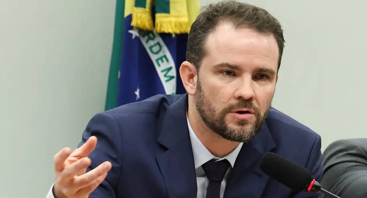 Secretário-executivo da Fazenda defende abertura comercial e segurança fiscal em meio a tensões com EUA