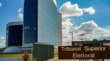 TSE apresenta sistema de votação e segurança a mais de 100 diplomatas em Brasília