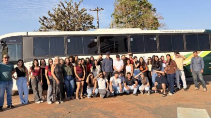 Bagattoli entrega ônibus para universitários de Cabixi