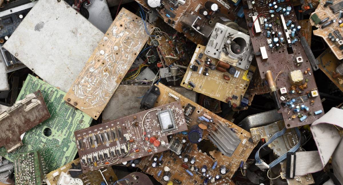 IA pode triplicar lixo eletrônico até 2050, diz relatório