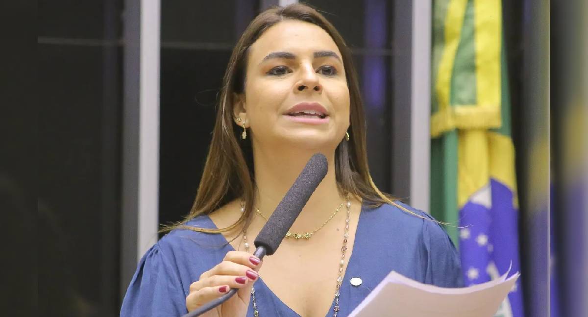 Mariana Carvalho, candidata ao Senado por Rondônia, durante atividade de campanha.