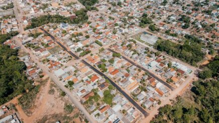 Prefeitura de Jaru pavimenta novos trechos de ruas no Setor 06