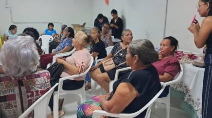 Cras Dona Cotinha promove encontro sobre inclusão digital e direitos das pessoas idosas