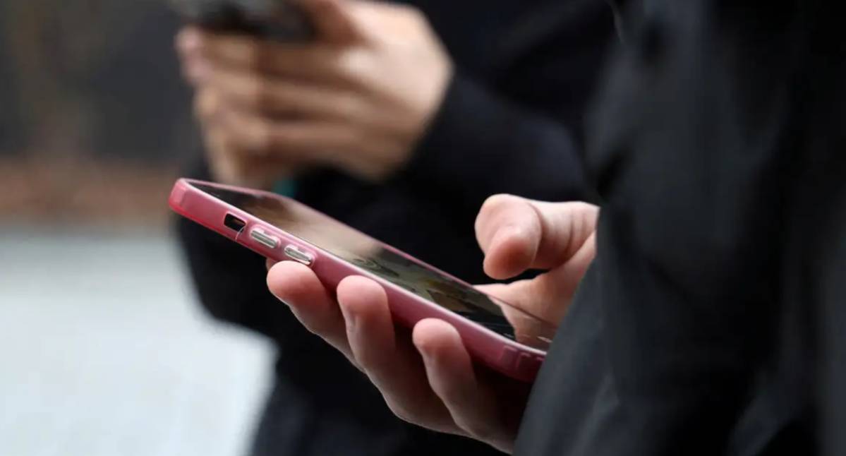 Adolescente cria plataforma digital para ajudar jovens eleitores a entender a política brasileira