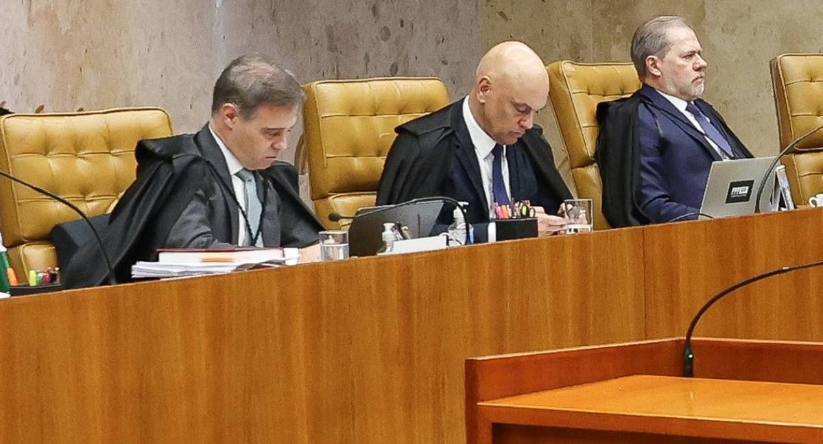 Alexandre de Moraes vota pelo julgamento conjunto com André Mendonça no plenário do STF