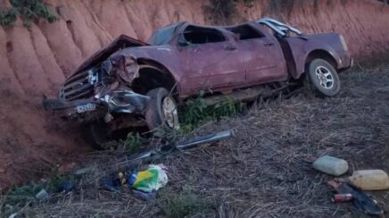 Caminhonete capota na zona rural e ocupantes abandonam veículo antes de socorro em Porto Velho