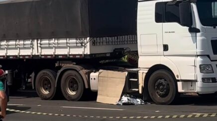Carreta atropela e mata pedestre na Avenida JK, em Jaru
