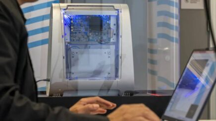 Centro tecnológico recebe computador quântico educacional inédito para capacitar profissionais e estudantes