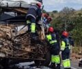 Colisão entre caminhão boiadeiro e carreta bloqueia tráfego na BR-364