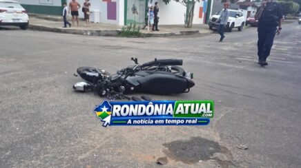 Colisão entre caminhonete e motocicleta deixa feridos em cruzamento movimentado de RO