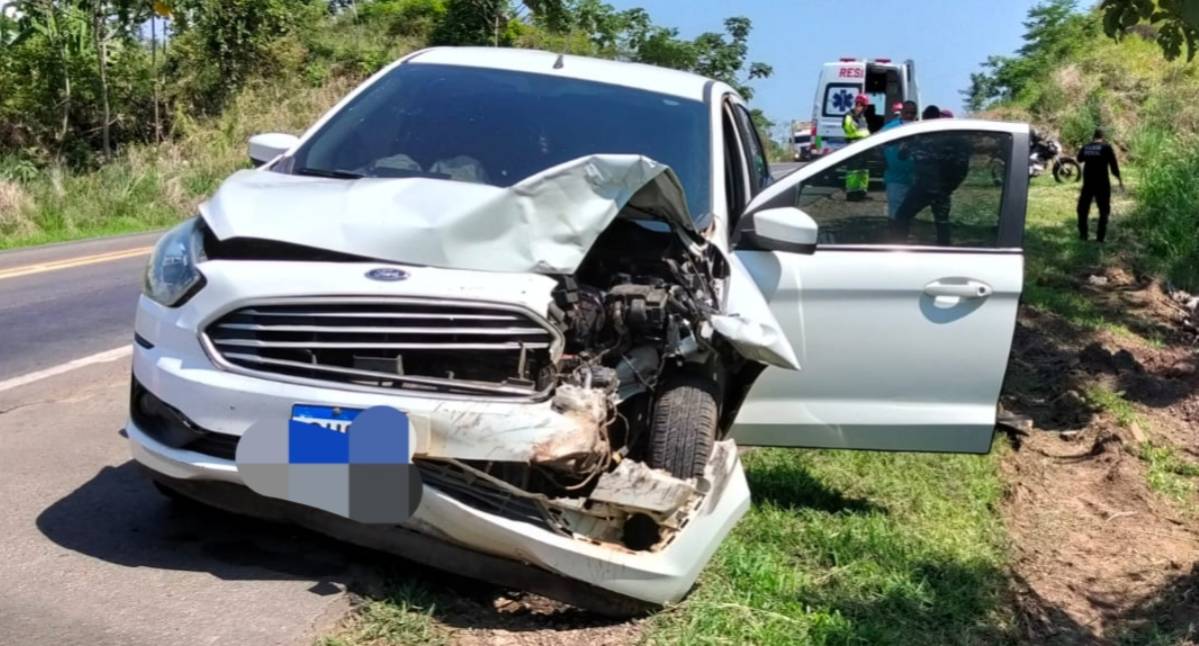 Colisão entre carros na BR-364 deixa trânsito lento entre Jaru e Ouro Preto do Oeste