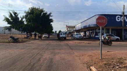 Colisão entre duas motocicletas deixa pai e filho feridos em cruzamento de São Francisco do Guaporé