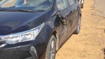 Colisão lateral entre Toyota Corolla e caminhão-caçamba mobiliza autoridades na avenida JK