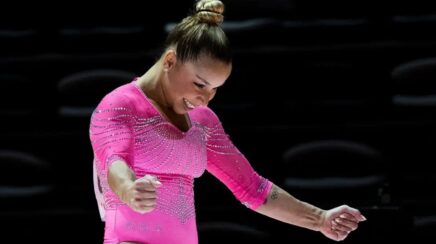 Flávia Saraiva conquista ouro na Copa do Mundo de Ginástica
