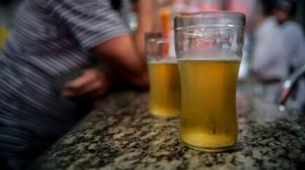Consumo crônico de álcool e tabaco afeta células visuais e pode causar cegueira, aponta estudo