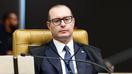 Cristiano Zanin dá prazo para Anatel se manifestar sobre acesso à internet móvel nas eleições